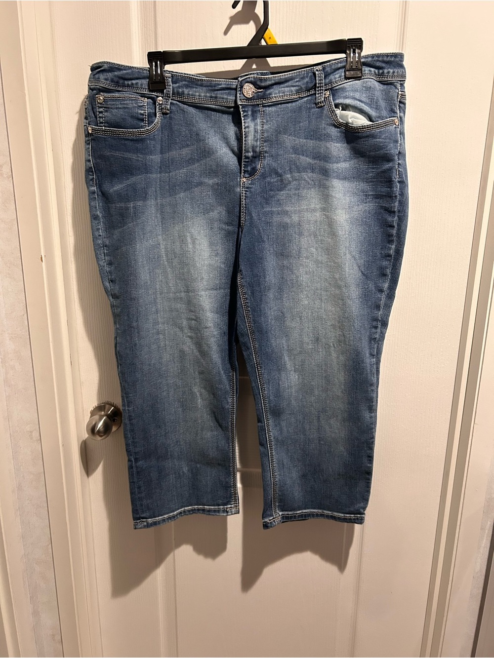 Seven7 Light Blue Cropped Capri Jeans
